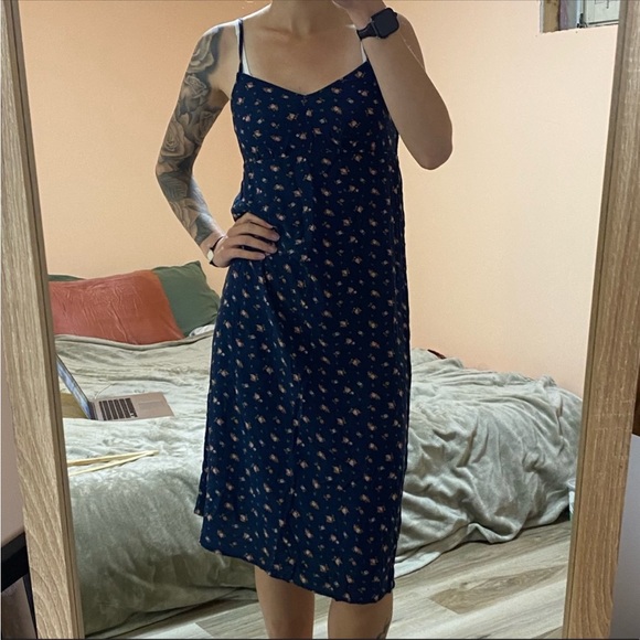 American Eagle Outfitters Dresses & Skirts - NWOT American Eagle blue floral smocked be neck midi dress